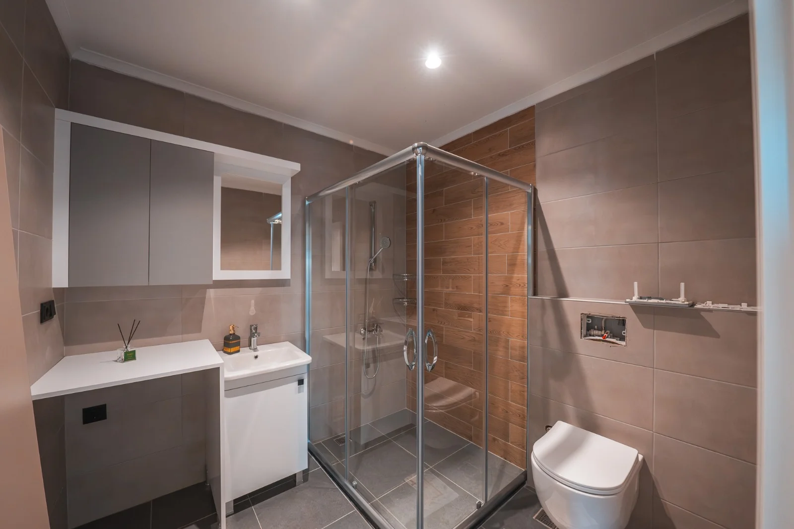 Badezimmer mit bodentiefer Dusche
