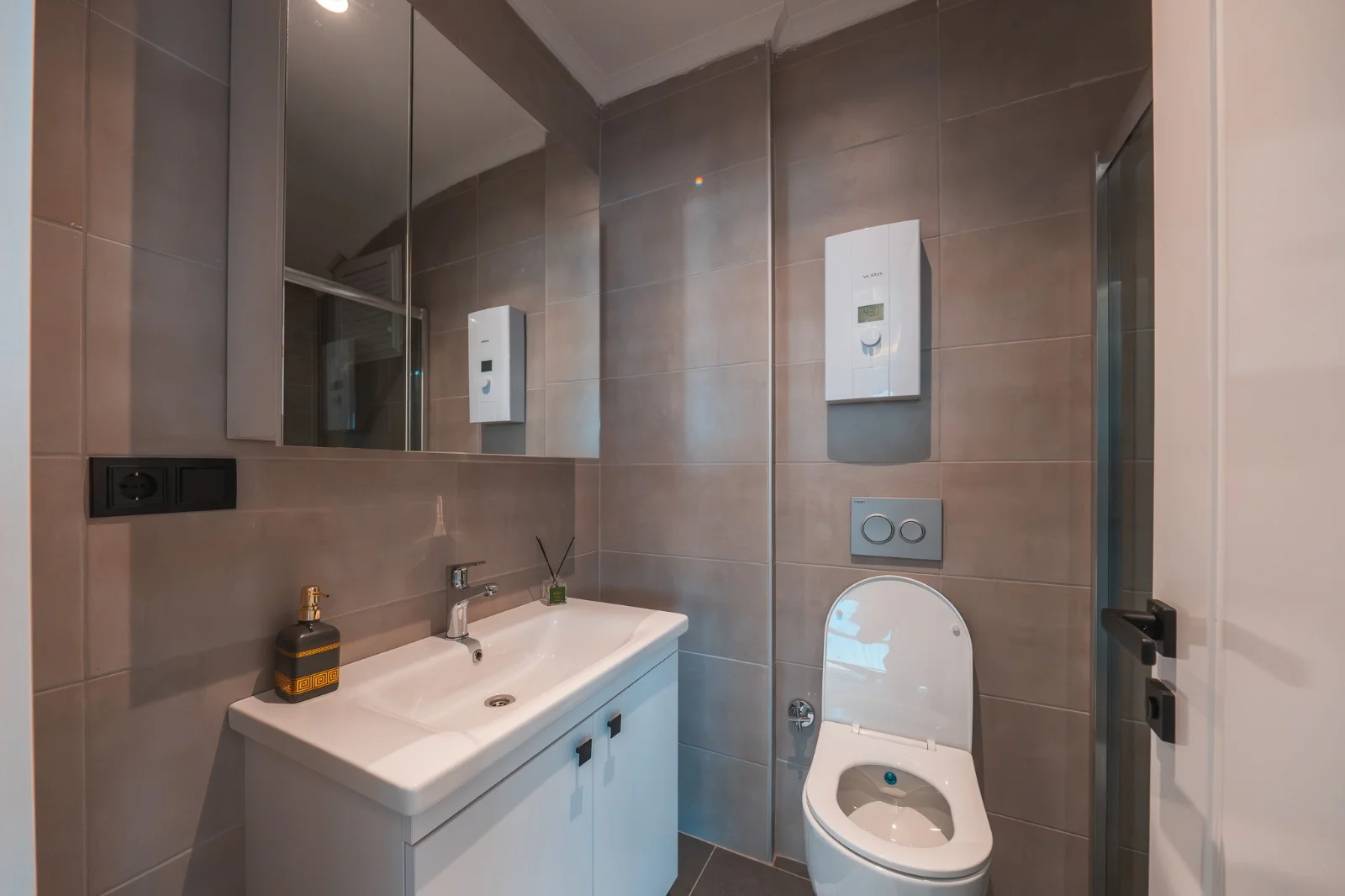 Badezimmer mit bodentiefer Dusche