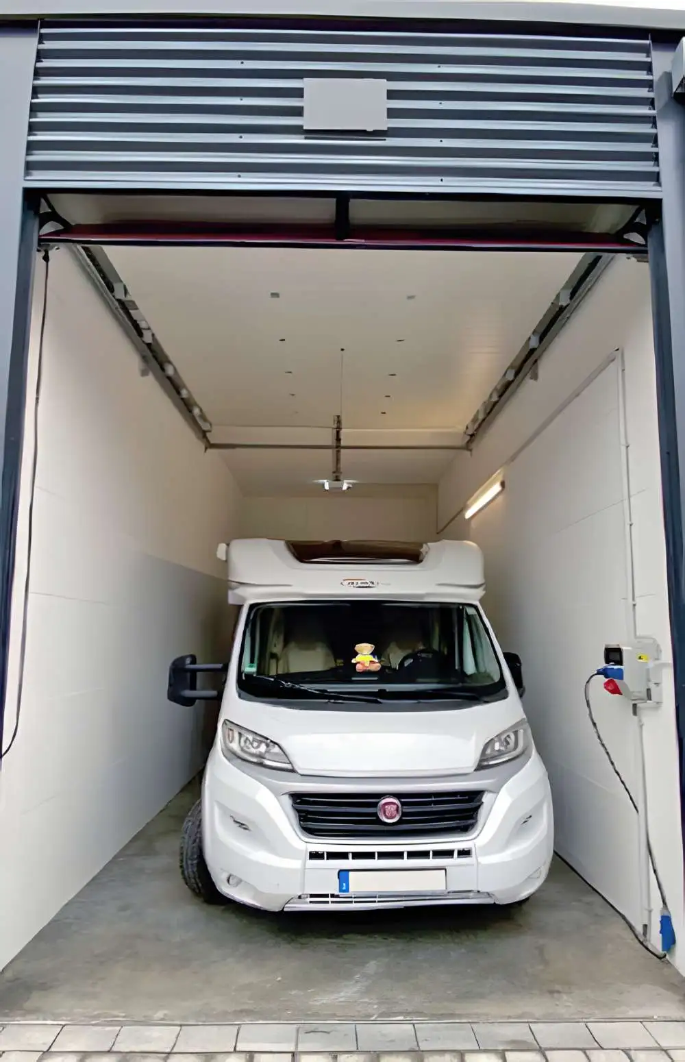 Wohnmobil in einer Einzelgarage