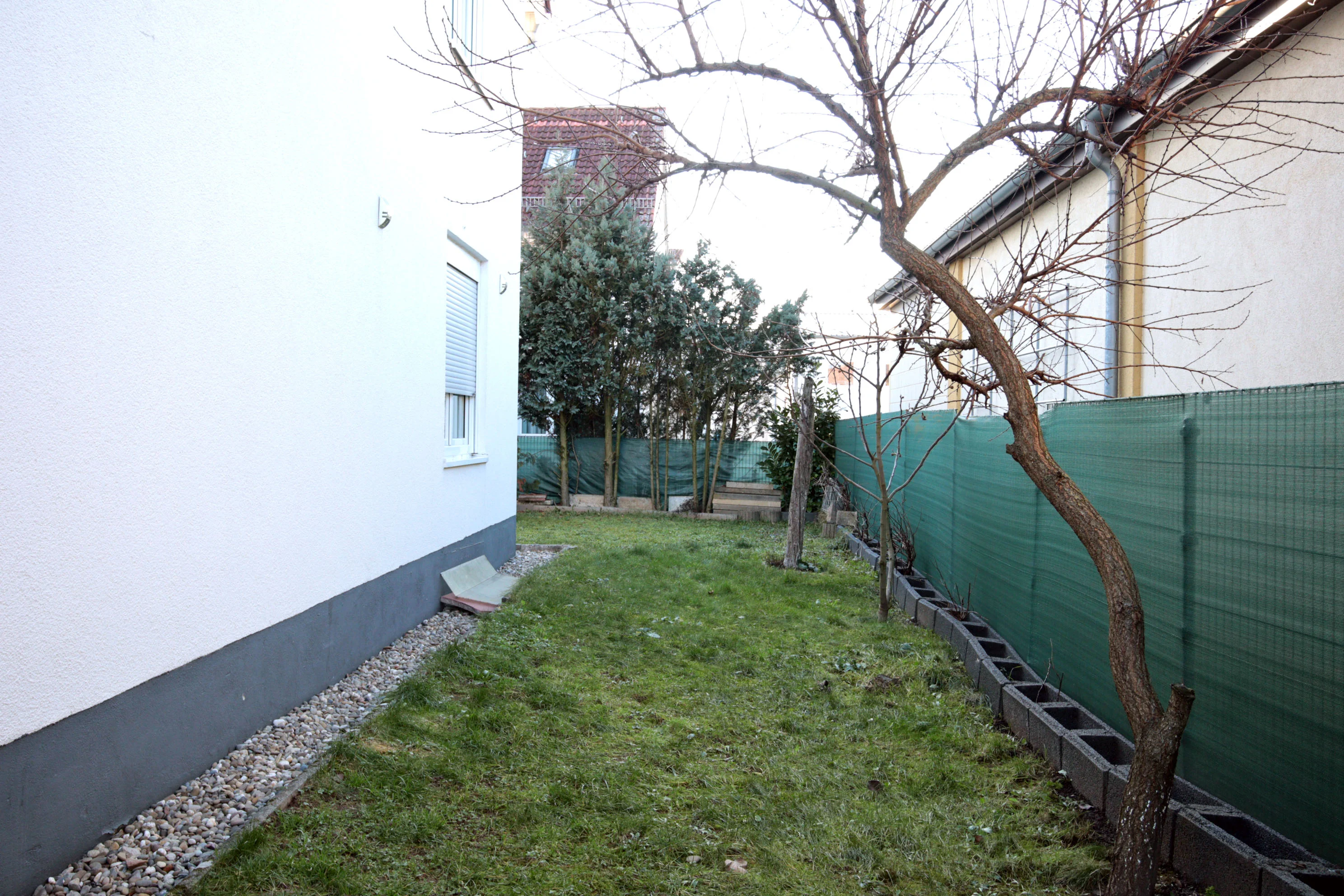 Garten seitlich