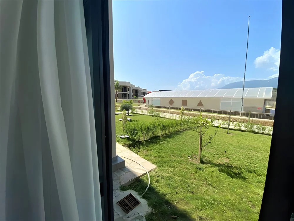 Fensterblick zum Garten